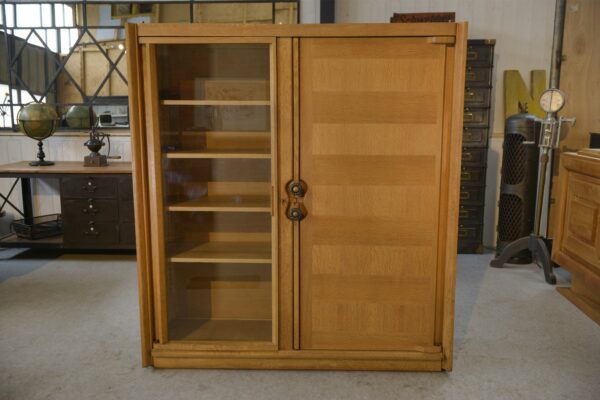 Meuble vitrine par Guillerme et Chambron et céramique par Danikowski pour Votre Maison 1960