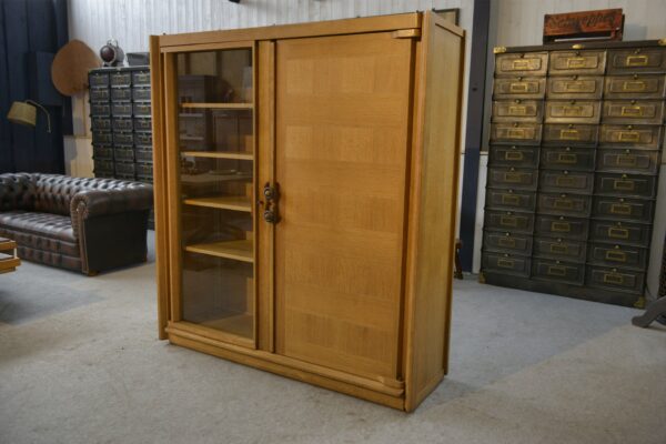 Meuble vitrine par Guillerme et Chambron et céramique par Danikowski pour Votre Maison 1960
