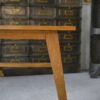 Table d'appoint en chêne pieds compas 1960
