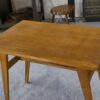 Table d'appoint en chêne pieds compas 1960