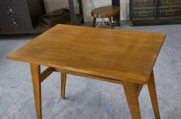 Table d'appoint en chêne pieds compas 1960