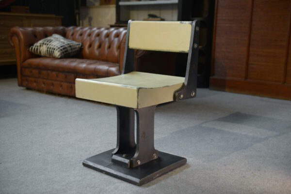 Ancienne chaise design moderniste minimaliste