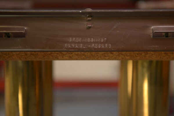 Table design en plaquage de loupe d'Orme par Ramaioli Pesaro 1970's