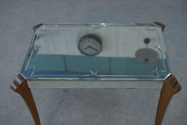 Table basse en miroir biseauté et ciselé par Marly frères style vénitien 1950