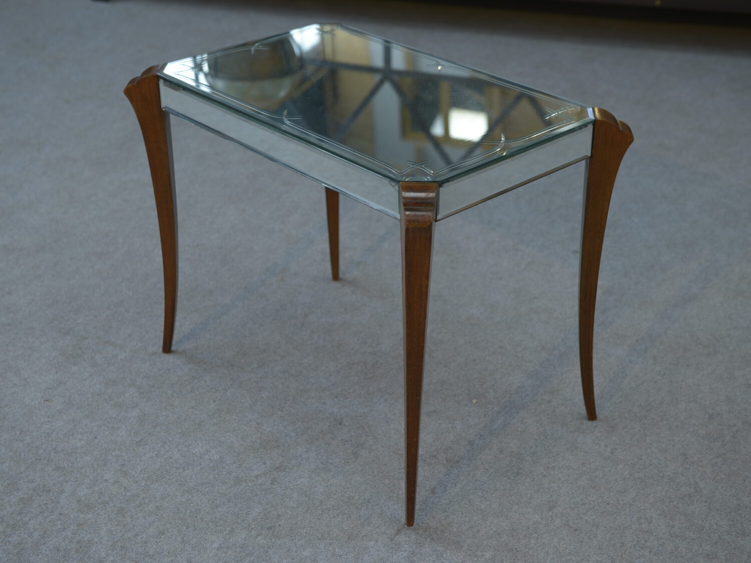 Table basse en miroir biseauté et ciselé par Marly frères style vénitien 1950