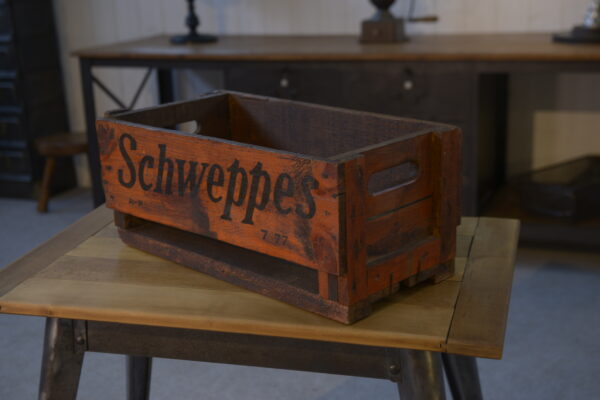 Ancienne caisse Schweppes