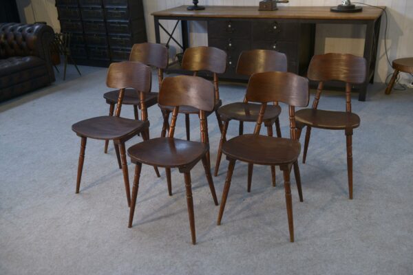 Ensemble de 7 chaises en chêne et contreplaqué de hêtre