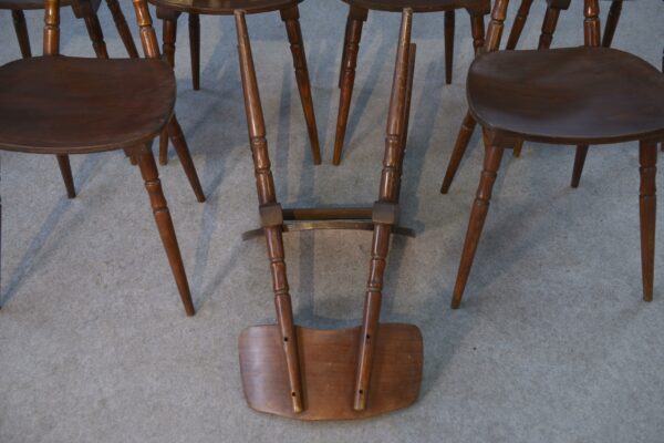 Ensemble de 7 chaises en chêne et contreplaqué de hêtre