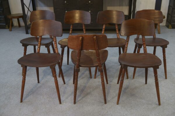 Ensemble de 7 chaises en chêne et contreplaqué de hêtre