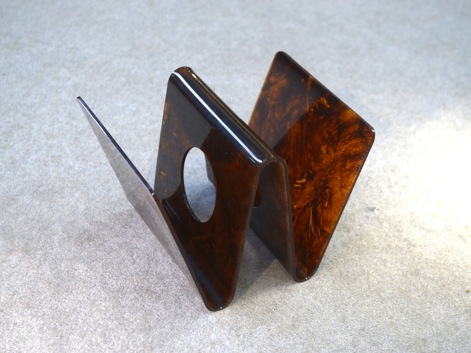 Porte revue Design en résine édité par Alpac France 1970