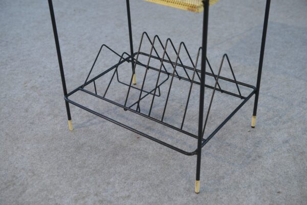 Table d'appoint porte vinyle dans le goût de Mathieu Mategot 1970