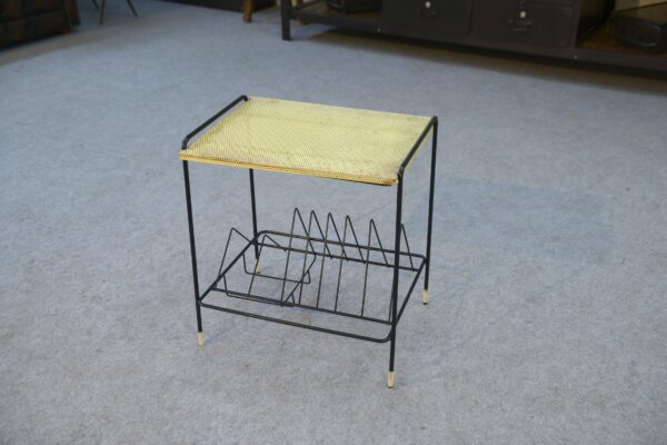 Table d'appoint porte vinyle dans le goût de Mathieu Mategot 1970