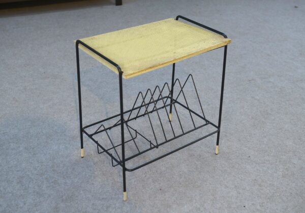 Table d'appoint porte vinyle dans le goût de Mathieu Mategot 1970