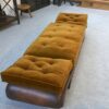 Banquette en cuir clouté vers 1920