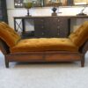 Banquette en cuir clouté vers 1920