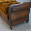 Banquette en cuir clouté vers 1920