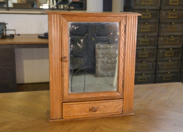 Armoire à pharmacie art déco 1930