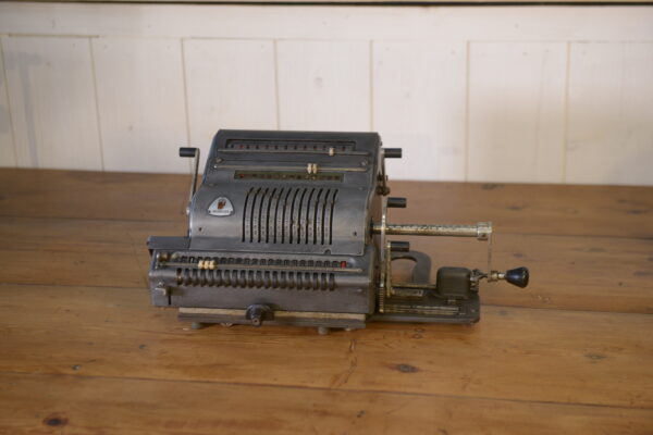 Ancienne calculatrice vintage 1960