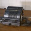Ancienne calculatrice vintage 1960