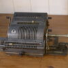 Ancienne calculatrice vintage 1960