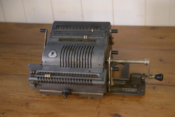 Ancienne calculatrice vintage 1960
