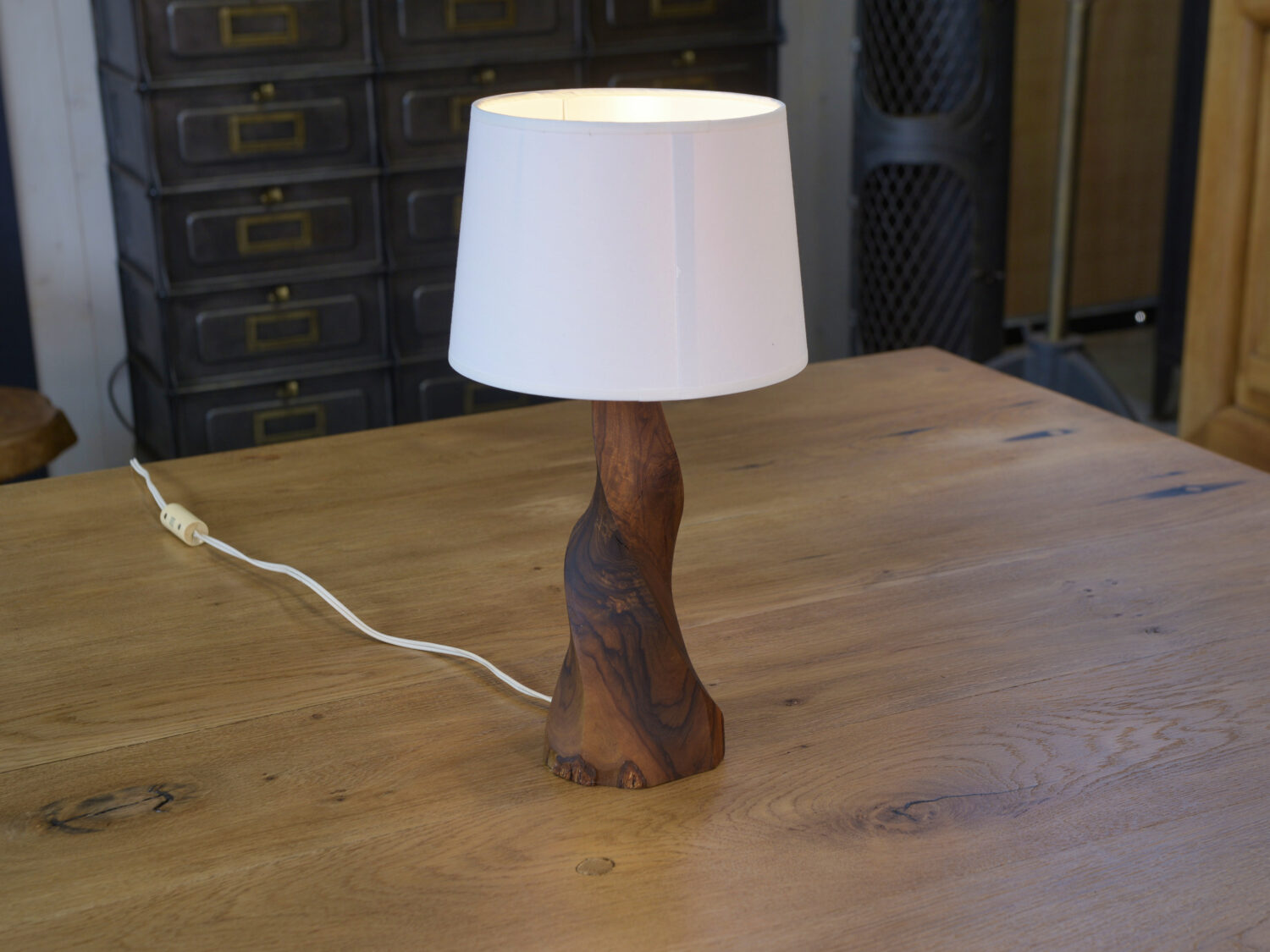 Lampe bois de noyer brutaliste 1960's