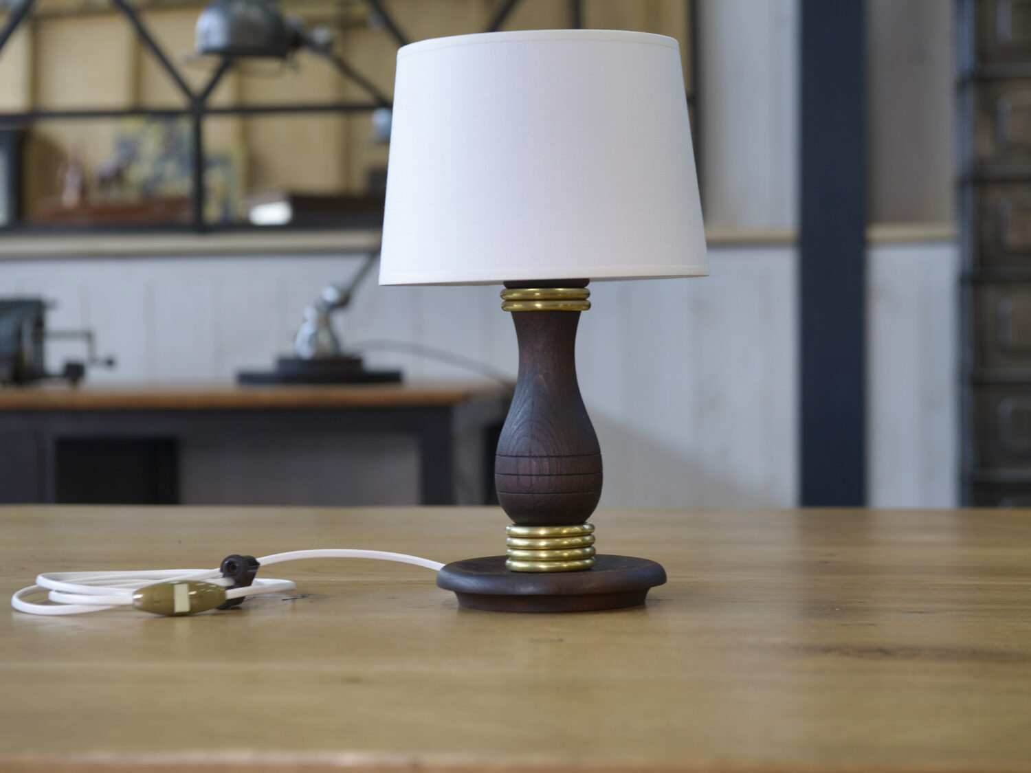 Lampe à poser en hêtre vintage 1960's