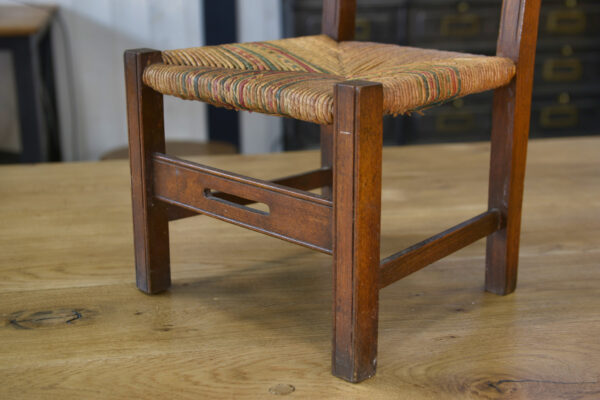 Chaise d'enfant en bois et assise en paille dans le goût de Charles Dudouyt 1950's