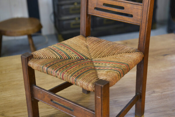 Chaise d'enfant en bois et assise en paille dans le goût de Charles Dudouyt 1950's