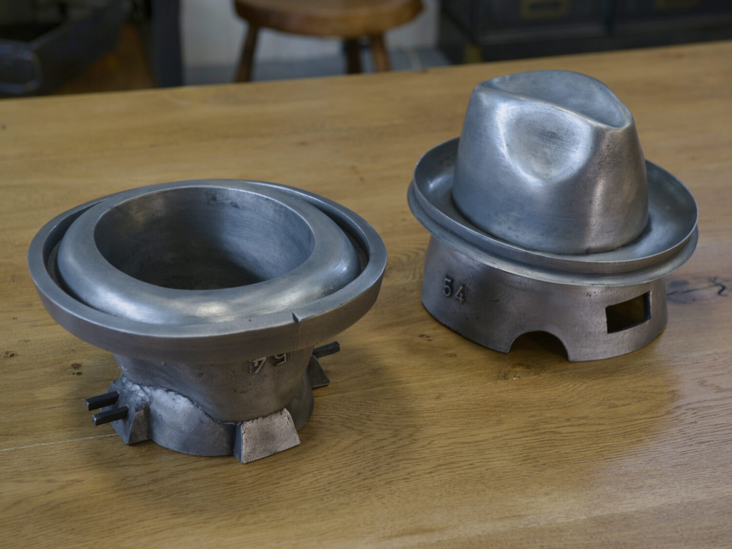 Ancien moule à chapeau en fonte d'aluminium Jalard à Caussade 1950's