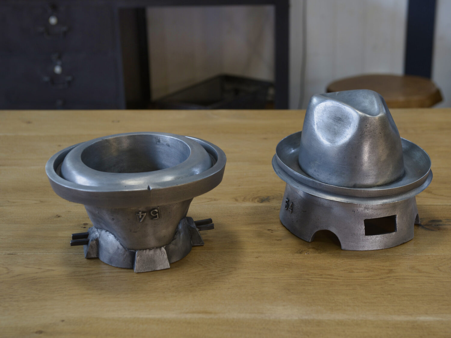 Ensemble de 2 moules à chapeau en fonte d'aluminium Jalard à Caussade 1950's