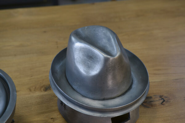 Ensemble de 2 moules à chapeau en fonte d'aluminium Jalard à Caussade 1950's