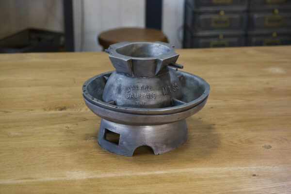 Ensemble de 2 moules à chapeau en fonte d'aluminium Jalard à Caussade 1950's