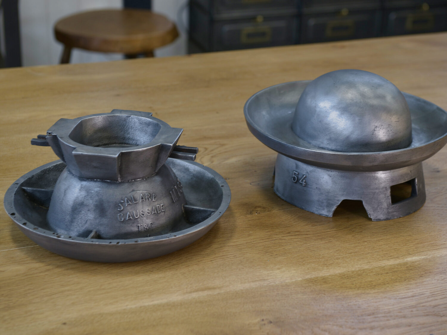 Ancien moule à chapeau en fonte d'aluminium Jalard à Caussade 1950's