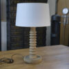 Grande lampe à poser brutaliste en hêtre dans le goût de Charles Dudouyt 1950's