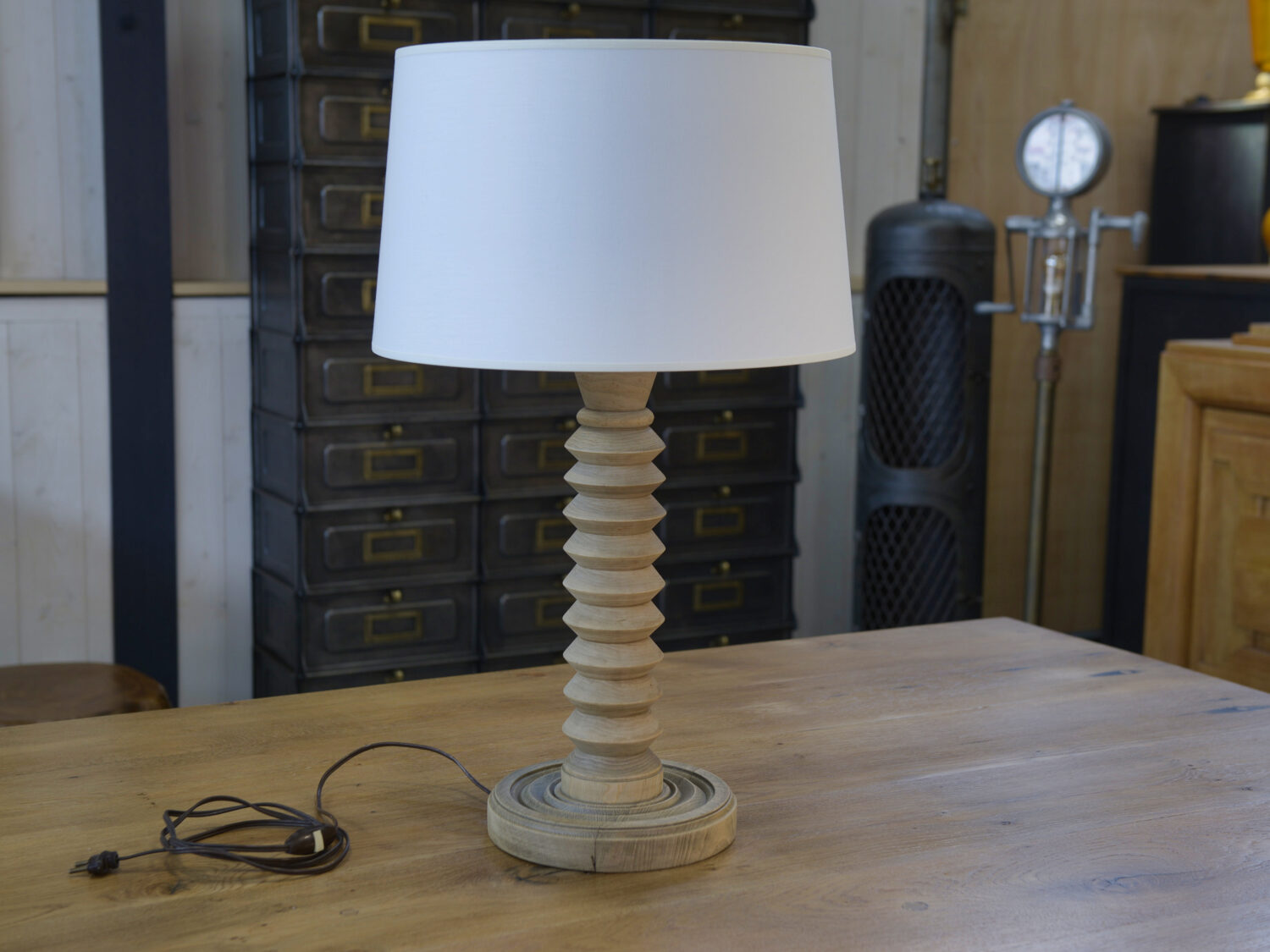 Grande lampe à poser brutaliste en hêtre dans le goût de Charles Dudouyt 1950's