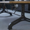 Grande table industrielle pieds "baleine" en fonte plateau en chêne massif 1950's