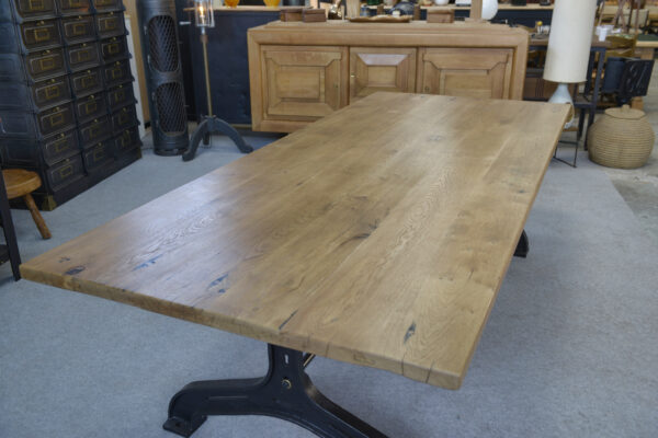 Grande table industrielle pieds "baleine" en fonte plateau en chêne massif 1950's