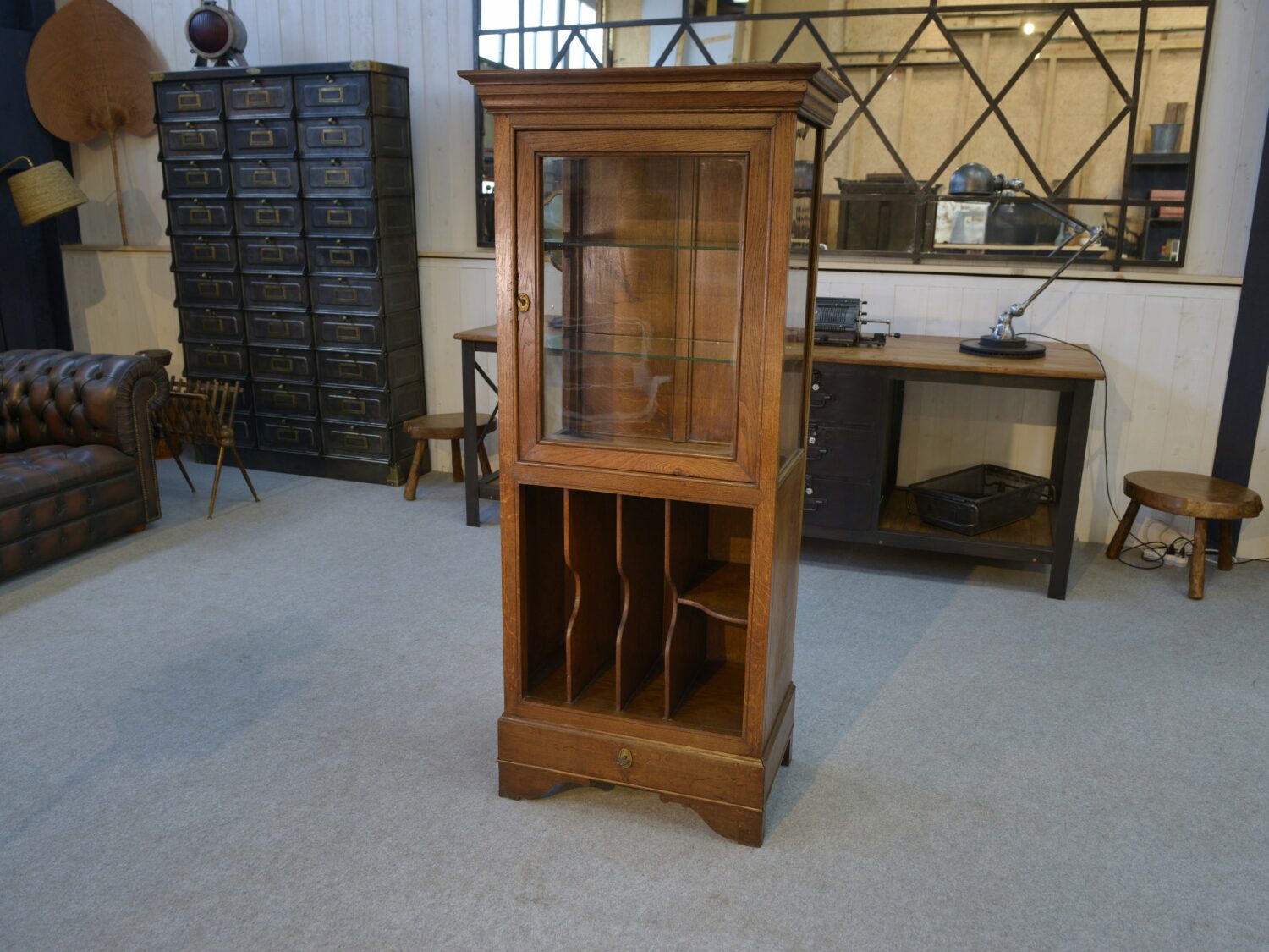 Meuble de métier de médecin en chêne massif 1900's