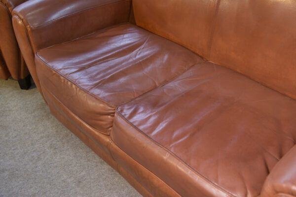 Ensemble canapé 2 places et 2 fauteuils club en simili cuir Camel 1980's