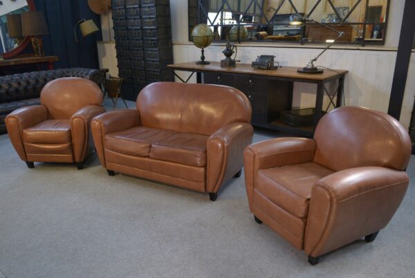 Ensemble canapé 2 places et 2 fauteuils club en simili cuir Camel 1980's