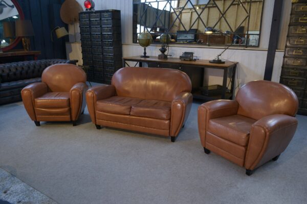 Ensemble canapé 2 places et 2 fauteuils club en simili cuir Camel 1980's