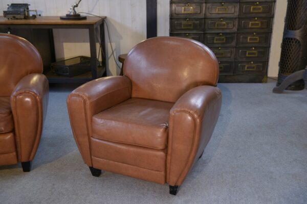Ensemble canapé 2 places et 2 fauteuils club en simili cuir Camel 1980's