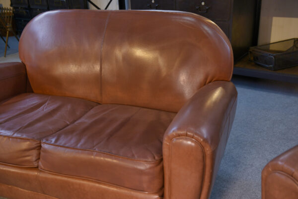 Ensemble canapé 2 places et 2 fauteuils club en simili cuir Camel 1980's