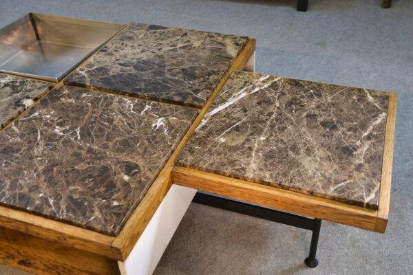 Table basse piètement acier avec encadrement en chêne et marbre gris 1970s