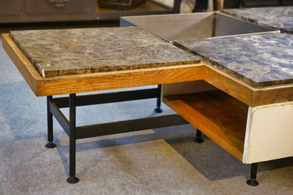 Table basse piètement acier avec encadrement en chêne et marbre gris 1970s