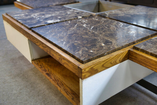 Table basse piètement acier avec encadrement en chêne et marbre gris 1970s