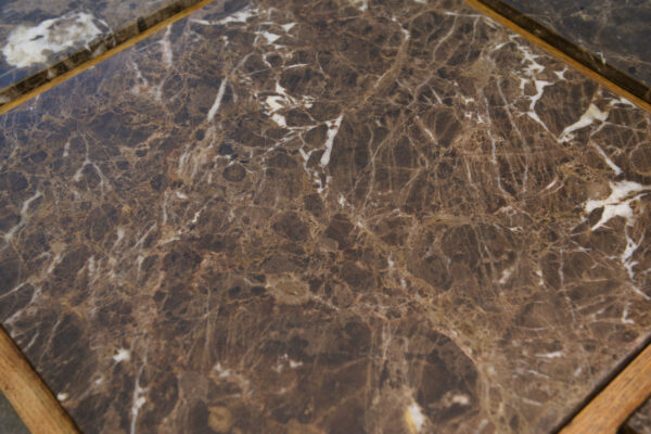 Table basse piètement acier avec encadrement en chêne et marbre gris 1970s
