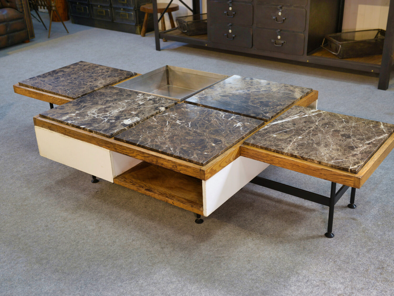Table basse piètement acier avec encadrement en chêne et marbre gris 1970s