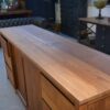 Grand buffet en teck 6 tiroirs et 2 portes coulissantes